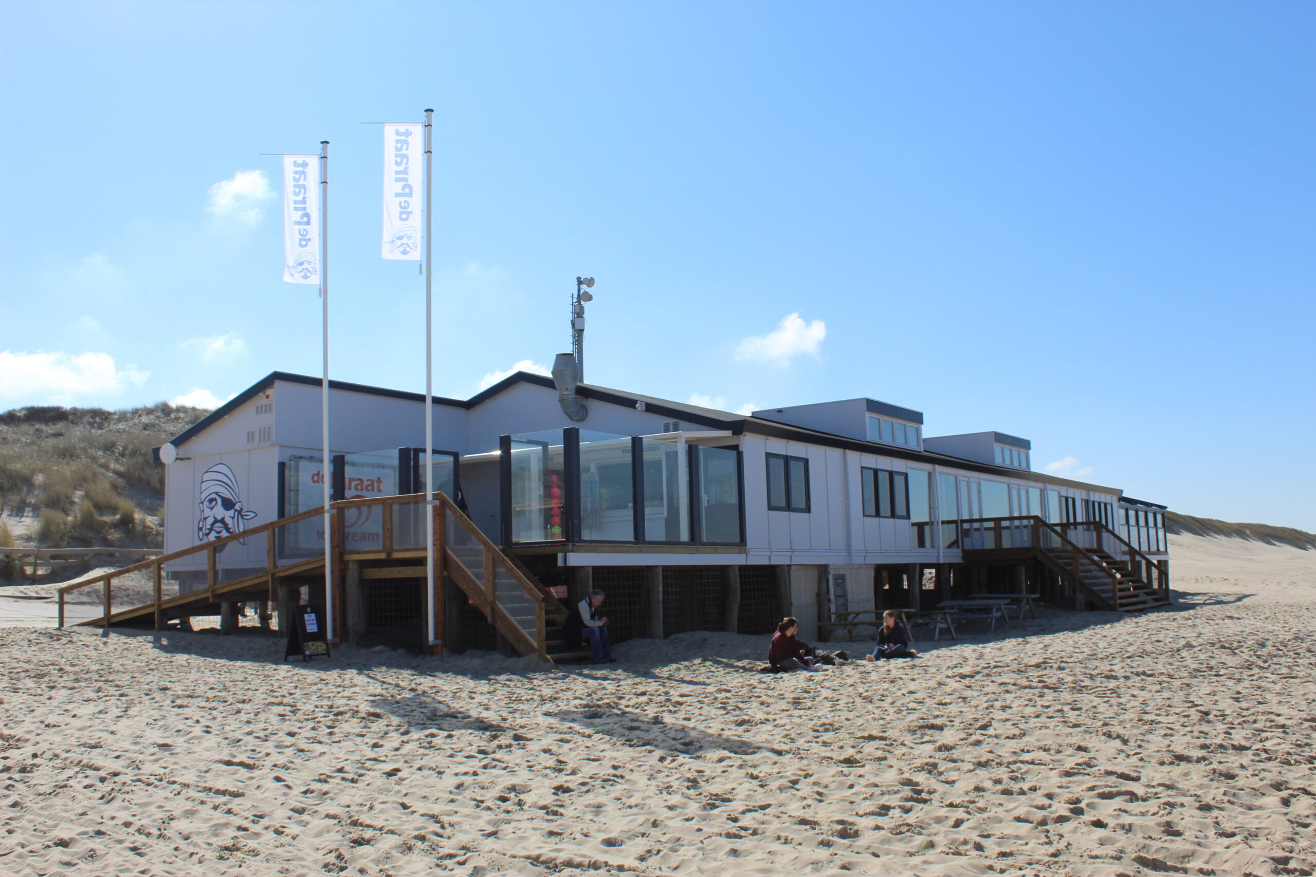 Strandpaviljoen-de-Piraat-Oostkapelle