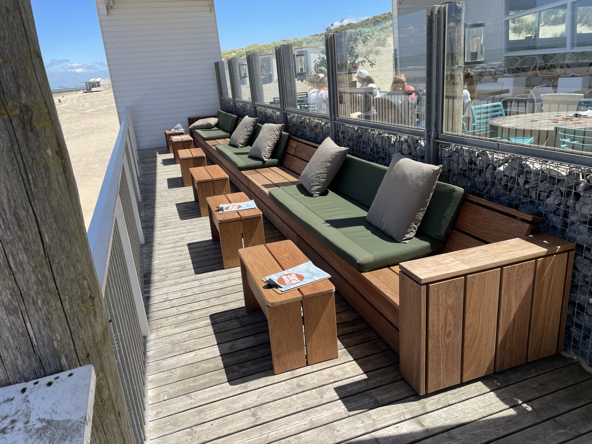 Bank en tafels Ruig-Cadzand